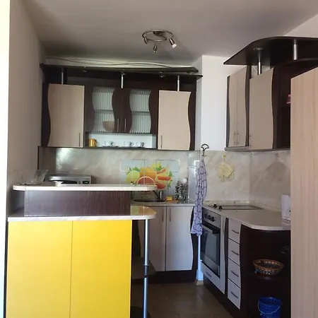 Deniss In Apartamento