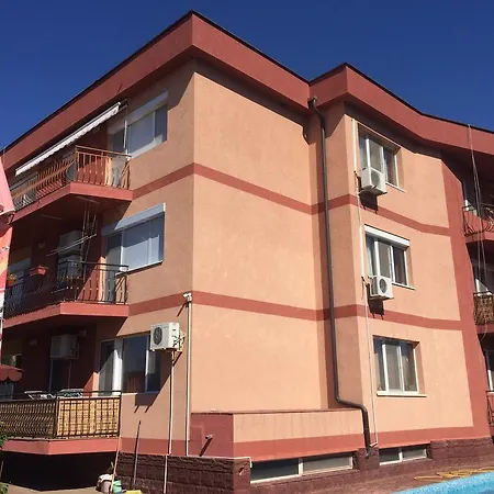 Deniss In Apartamento Ravda