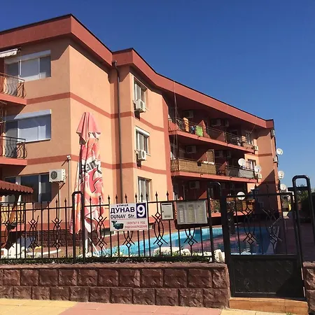 Deniss In Apartamento Ravda