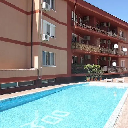 Deniss In Apartman *